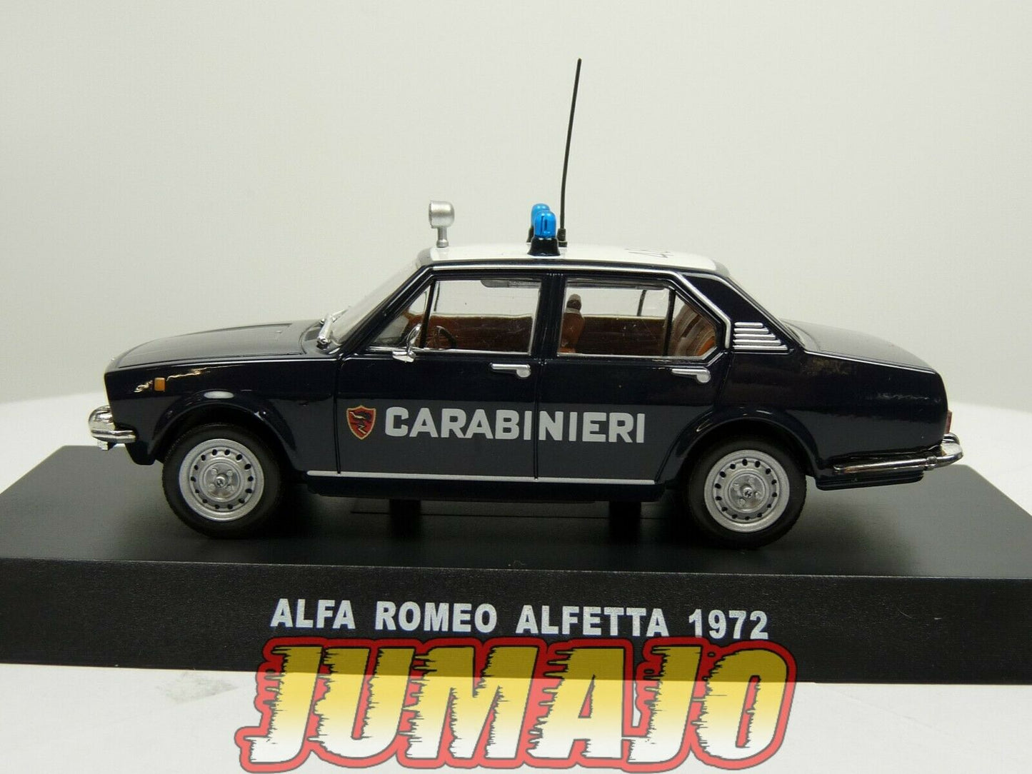 CR31 voiture POLICE 1/43 CARABINIERI : ALFA ROMEO Alfetta 1972